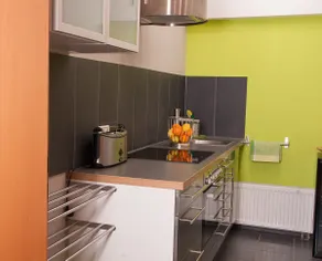 Apartment with distant views - Image 3