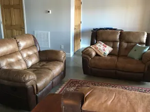 Lakeside Retreat- Shoreline Walk-out Apartment - Image 5