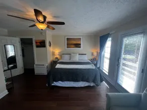 ILM King Bed, Near Beach’s, downtown and events - Image 5