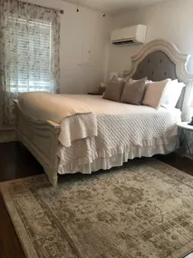 Historic Downtown cottage FULL of Amenities - Image 4