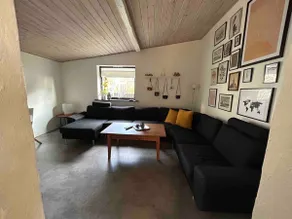 Cozy guest house with free parking - Image 4