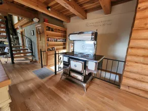 Secluded 1200' beachfront private 64 acre log home - Image 4