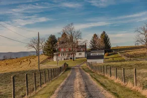 Historic Farmhouse w/ relaxing spacious porch!! - Image 2