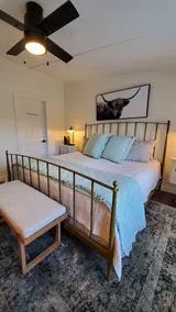 King Bed Suite. Internet, Coffee, Snacks, Wlife - Image 3