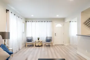 Blue Door 2 BR/1.5 Bath near Los Angeles - Image 2