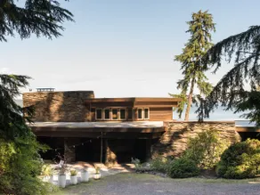 Frank L Wright insp. house waterfront beach access - Image 5