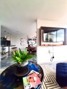LARGE PENTHOUSE, COMPLETE APARTMENT 100% REMODELED EXPO ZONE - Image 2