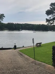 Live in style and Luxury by the Water with This Updated Condo in Hot Springs - Image 2