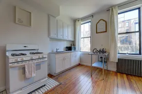 New Brownstone Apt work from Home min NYc WIFI TV - Image 4