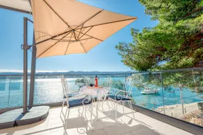 Spacious 4BR Seafront Villa w/ own beach - Image 4