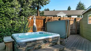 ✺ King Beds, Central Air, 7 Person Hot Tub✺ - Image 2
