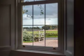 Beautiful 4 bdrm Farmhouse with ocean views, Fife. - Image 5