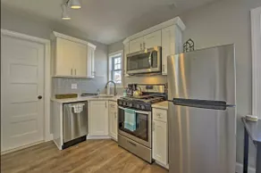 4 Bed-3 Bath - Ocean View Deck - 2 Blocks to Beach - Image 5