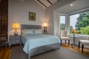Light-Filled Luxury Apartment with View - Image 3