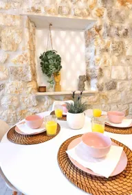 Riva Hideaway Apartment - Image 4