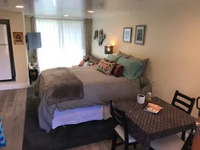 East Bay Studio Oasis - Rest, Relax, Or See It All - Image 4