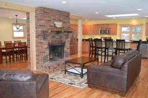 Terry's Lake House - Image 4