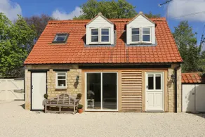 One bed cottage in village location. - Image 2