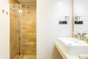 Nordic-style apartment near Granada Cathedral - Image 5