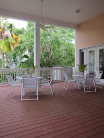 Spotlessly clean 3 bedroom/3-bathroom family home - Image 3