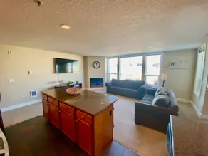 Newly Refreshed-2 Bdrm/2 Bath-Seconds from Beach ! - Image 3