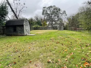 Newly remodeled bungalow near downtown Brenham - Image 4