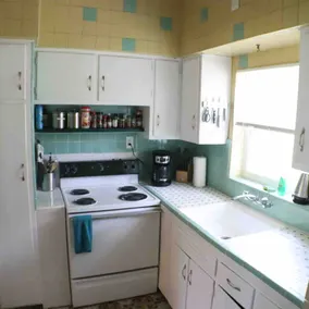Pet-friendly retro cottage w/ large fenced yard+EV - Image 5