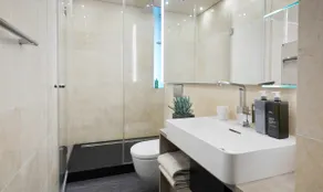 Living Hotel Frankfurt - Image 4