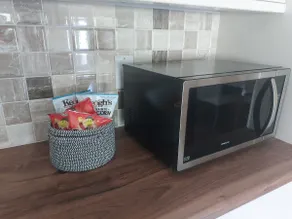 Beautiful 2 bedroom apartment with secure parking - Image 5