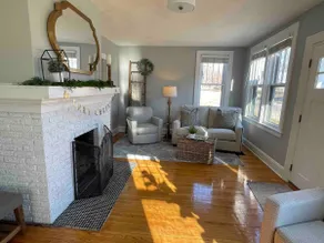 Laura’s Simply Charming Cottage - Image 3