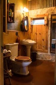 Bunkhouse on Creek Road - Image 2