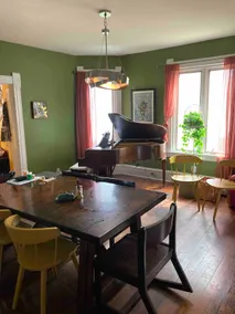 Best location, colorful, spacious duplex - Image 2