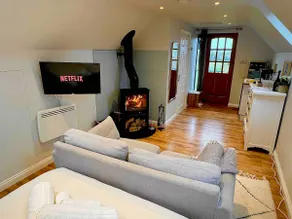 Kickback & relax in this stylish countryside Annex - Image 3