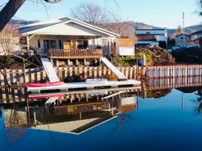 Dany’s House w/dock/kayak/paddle boat/water access - Image 5