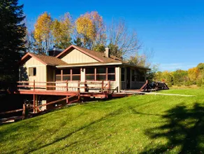 Historical Lodge in Elkhart Lake with Hot Tub - Image 2