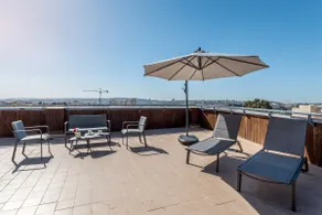 Apartamento-Apartamento-Casa de banho privativa com banheira-Vista para a Rua - Image 2