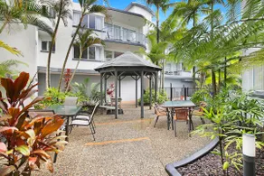 Tropical Setting at Beachside - 1 Bedroom - Image 3