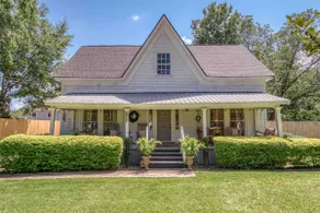 Cozy DT Cottage; Hottub & Pool; Porch & Fire pit - Image 2
