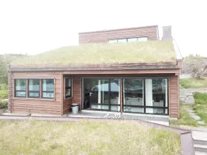 Idyllic property, right at the edge of the lake. - Image 4