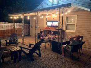❤️Charming Urban Oasis | Backyard with a Fire Pit 🔥 - Image 2