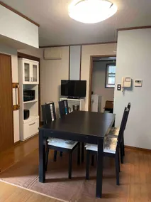 4 minutes from the station! Free parking! Pets are allowed! You can see the police box, so it's safe! A separate part of the first floor of a house. - Image 5