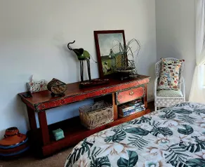 The Red Door - 1 Bedroom Studio and Bfst - Image 3