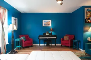 Family-friendly Fully-furnished Home - Image 5