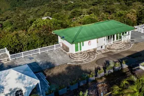 Country house with mountain views - Image 3