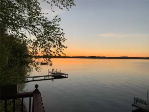 Gorgeous Waterfront Cottage on Rice Lake - Image 4