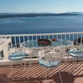 Stunning Sea View Maisonette - Image 3