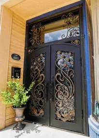 Unique, Luxury, 2 level 1 bd next to civic center - Image 2