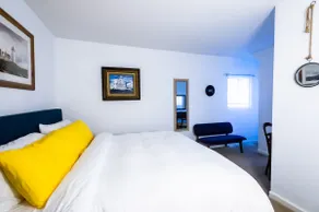Private 2-Bdrm Apartment 1 mile from Downtown Mall - Image 2