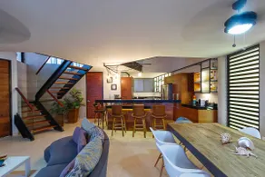 Modern beach front getaway - Image 4