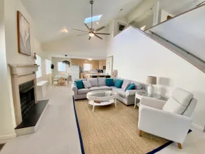 ”Sunset G.E.M”: Updated home, a block from beach! - Image 1